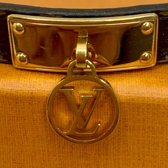 LOUIS VUITTON Logomania Bracelet LV Circle, Box & Dust bag included - Picture 8 of 12